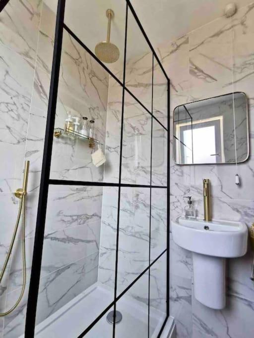 3 Bedroom Well Connected Family Home Free Parking Edinburgh Exterior foto
