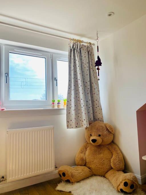 3 Bedroom Well Connected Family Home Free Parking Edinburgh Exterior foto
