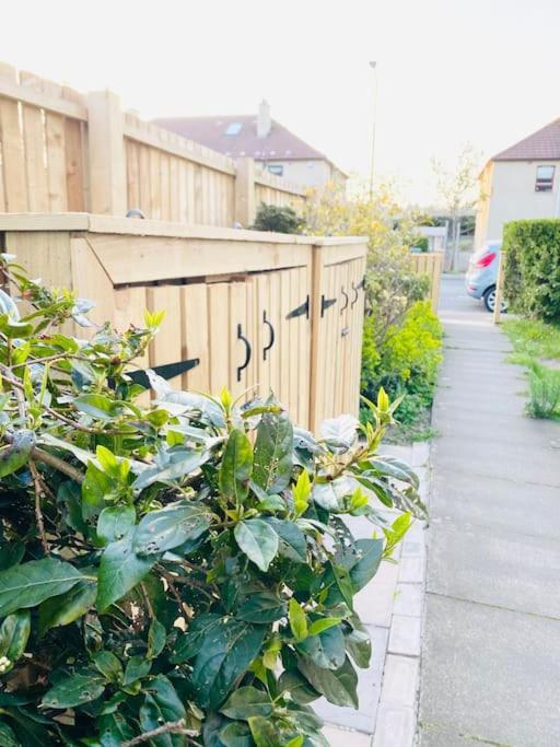 3 Bedroom Well Connected Family Home Free Parking Edinburgh Exterior foto